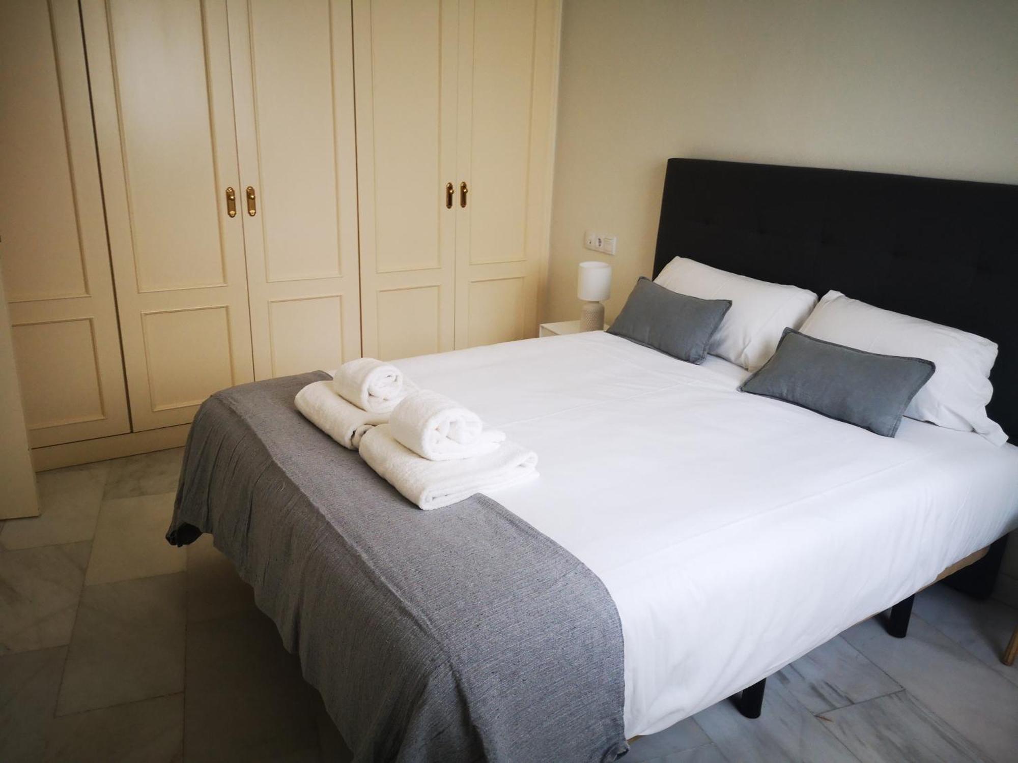 Charming Bright Apartment With Balconies On Cuesta Del Rosario Севиля Екстериор снимка