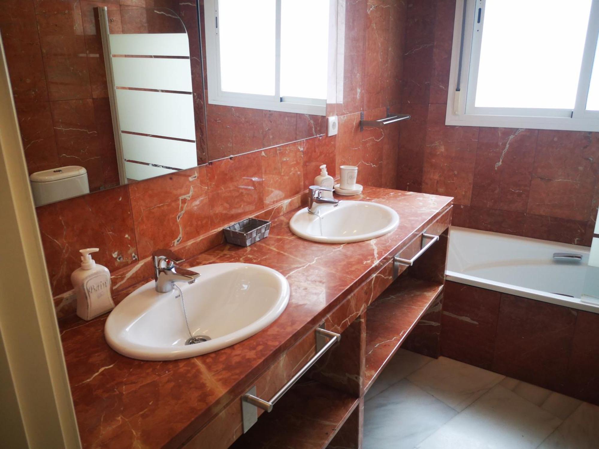 Charming Bright Apartment With Balconies On Cuesta Del Rosario Севиля Екстериор снимка